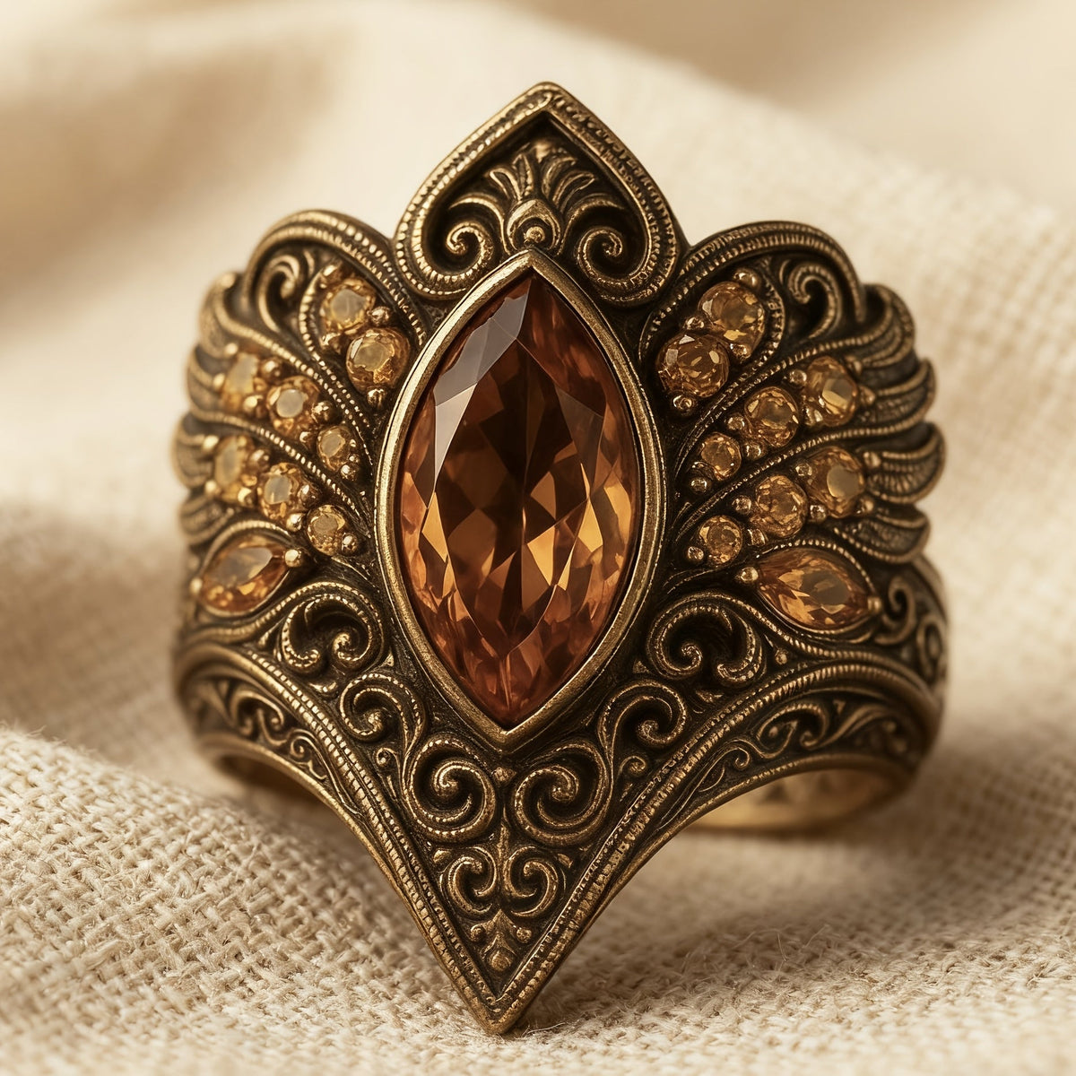 Anillo noble vintage tallado – imagen 2