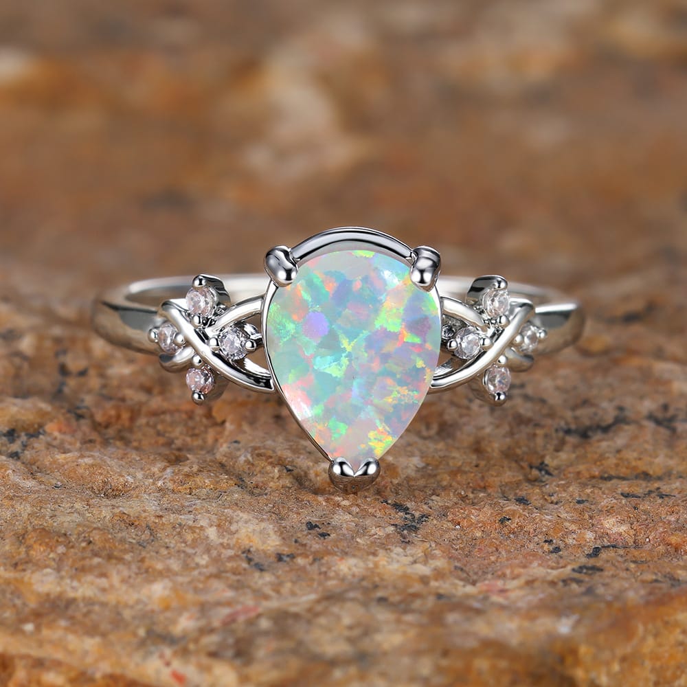 Anillo de lágrima prisma radiante