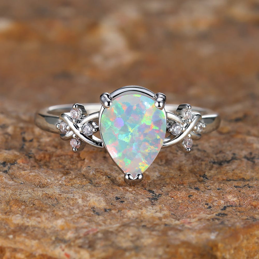 Anillo de lágrima prisma radiante