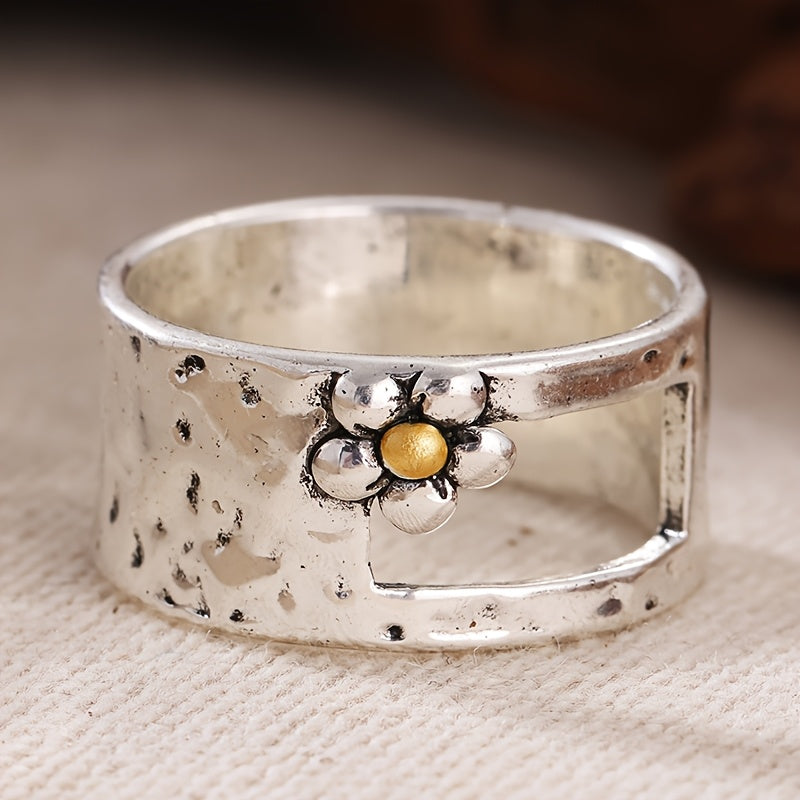 Anillo artístico de flor llamativo