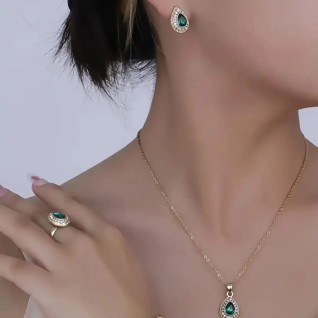 Conjunto de piedra esmeralda de lujo — Carmen, Lucía & Rocío