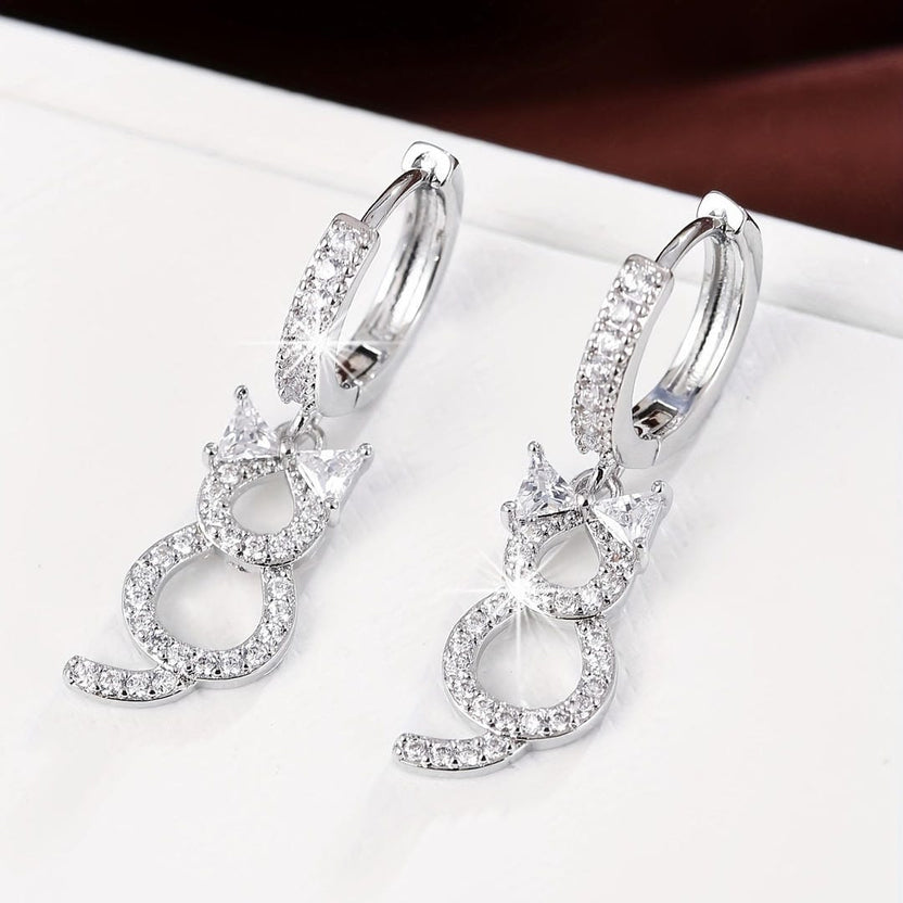 Pendientes de aro con gato colgante de cristal