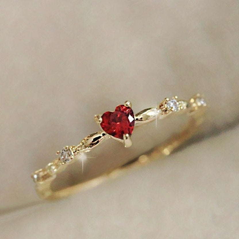 Anillo pequeño de corazón de rubí