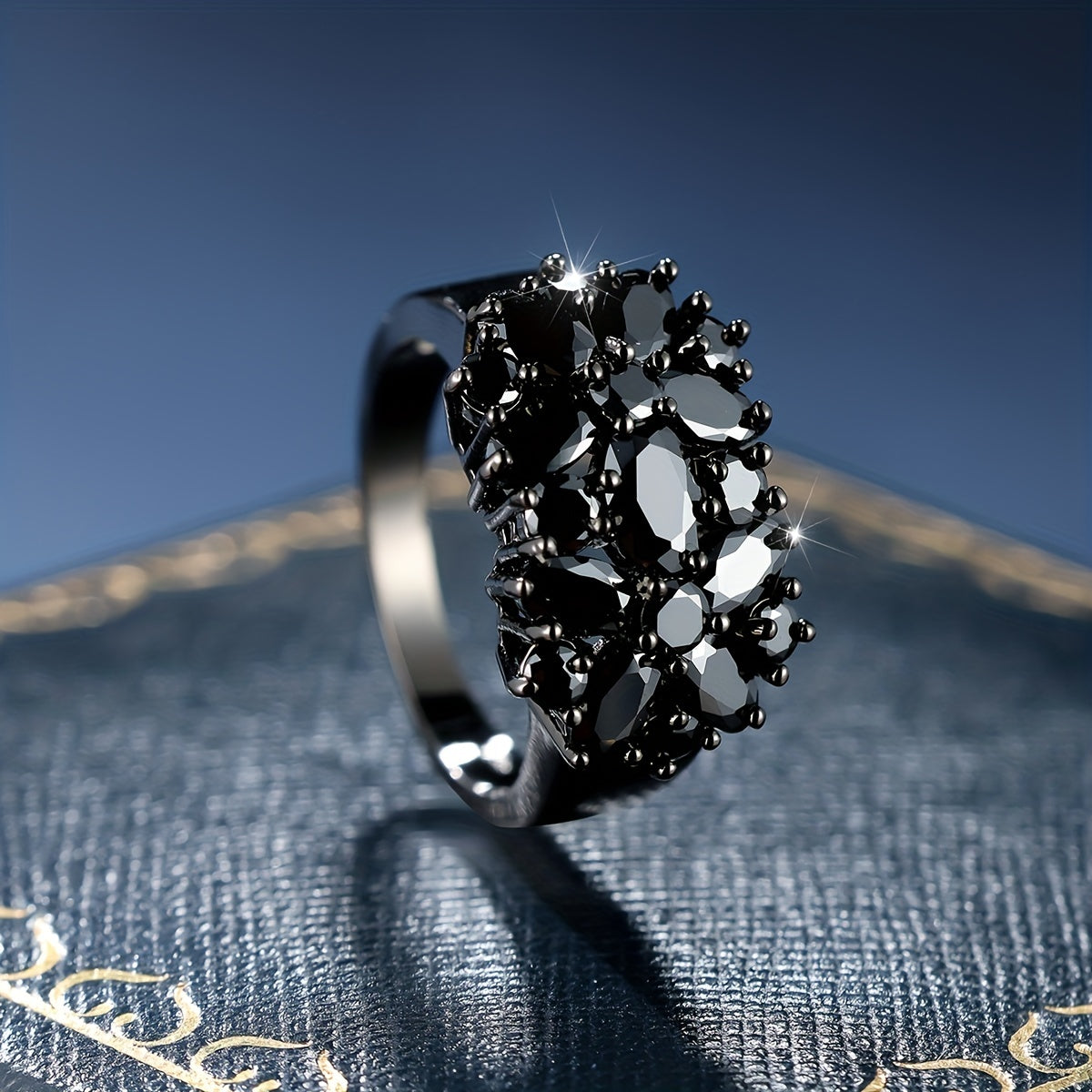 Anillo brillante con circonita negra – imagen 2