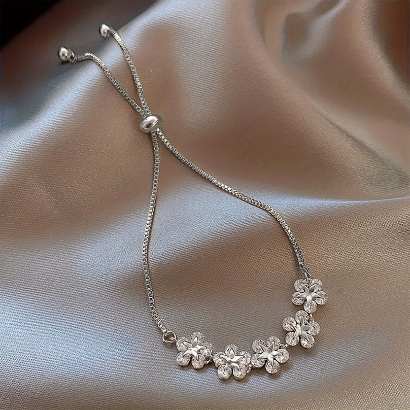 Pulsera de flor con circonita en oro blanco