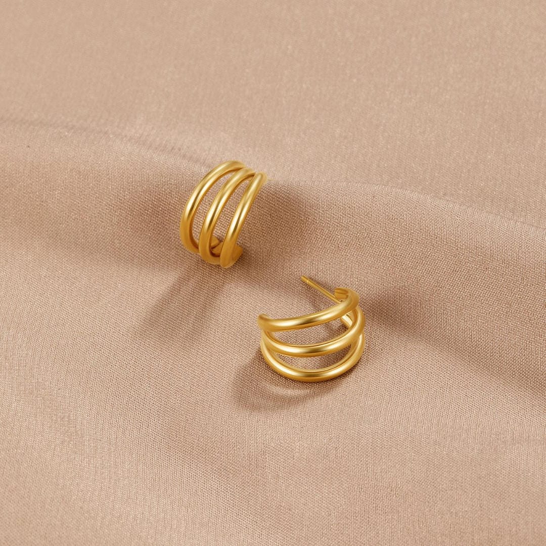 Pendientes triples dorados