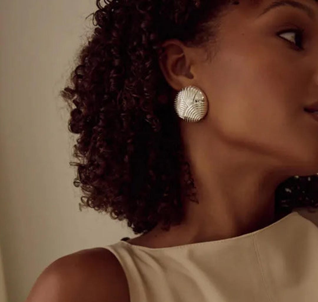 Pendientes circulares plateados elegantes – imagen 3