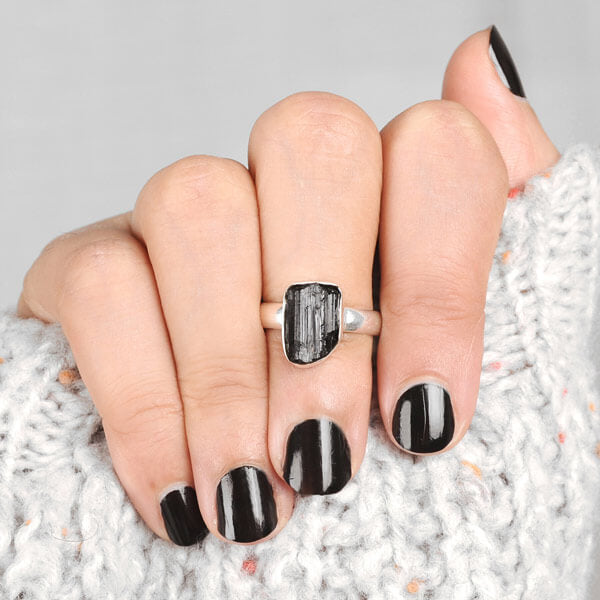 Anillo bohemio de turmalina negra – imagen 2