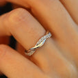 Anillo entrelazado con cristales pavé – imagen 3