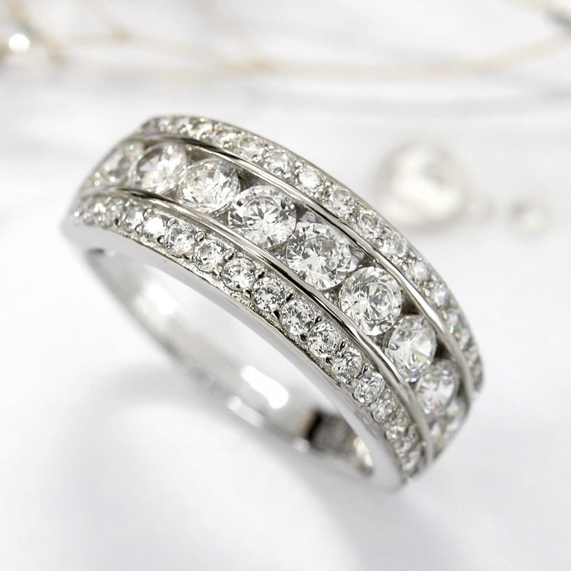 Anillo elegante de plata con piedra