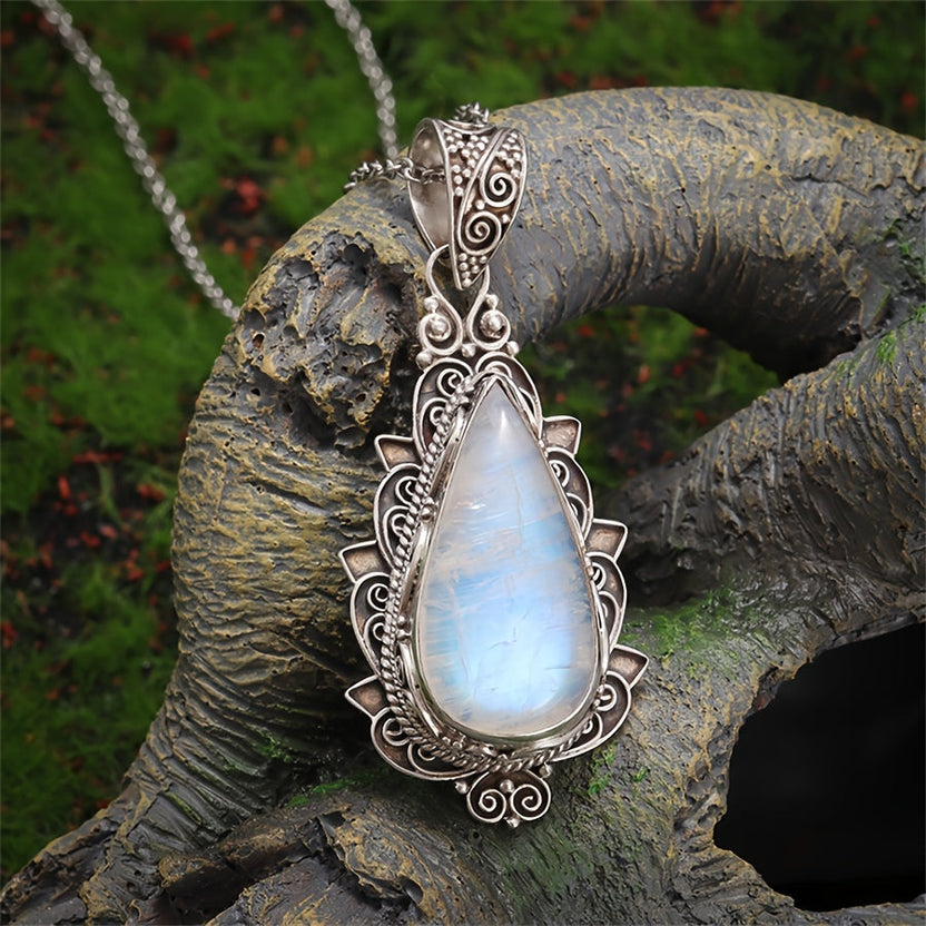 Collar vintage con colgante de piedra de luna en forma de lágrima