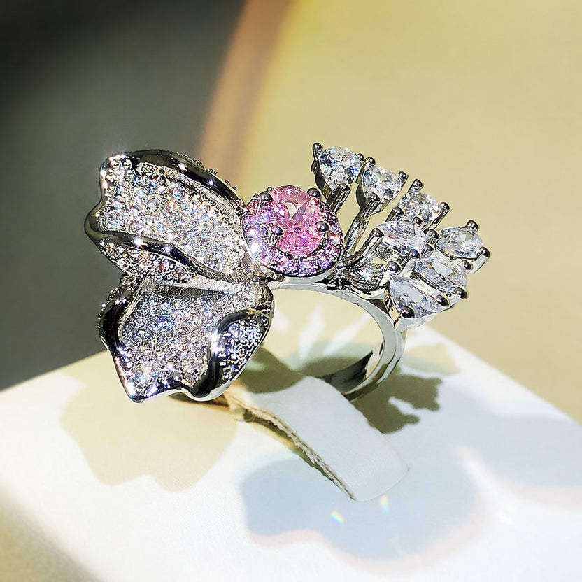 Anillo de pétalo de flor brillante — Carmen, Lucía & Rocío