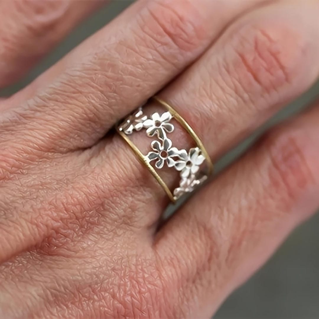 Anillo ajustable de margarita esmaltada – imagen 2