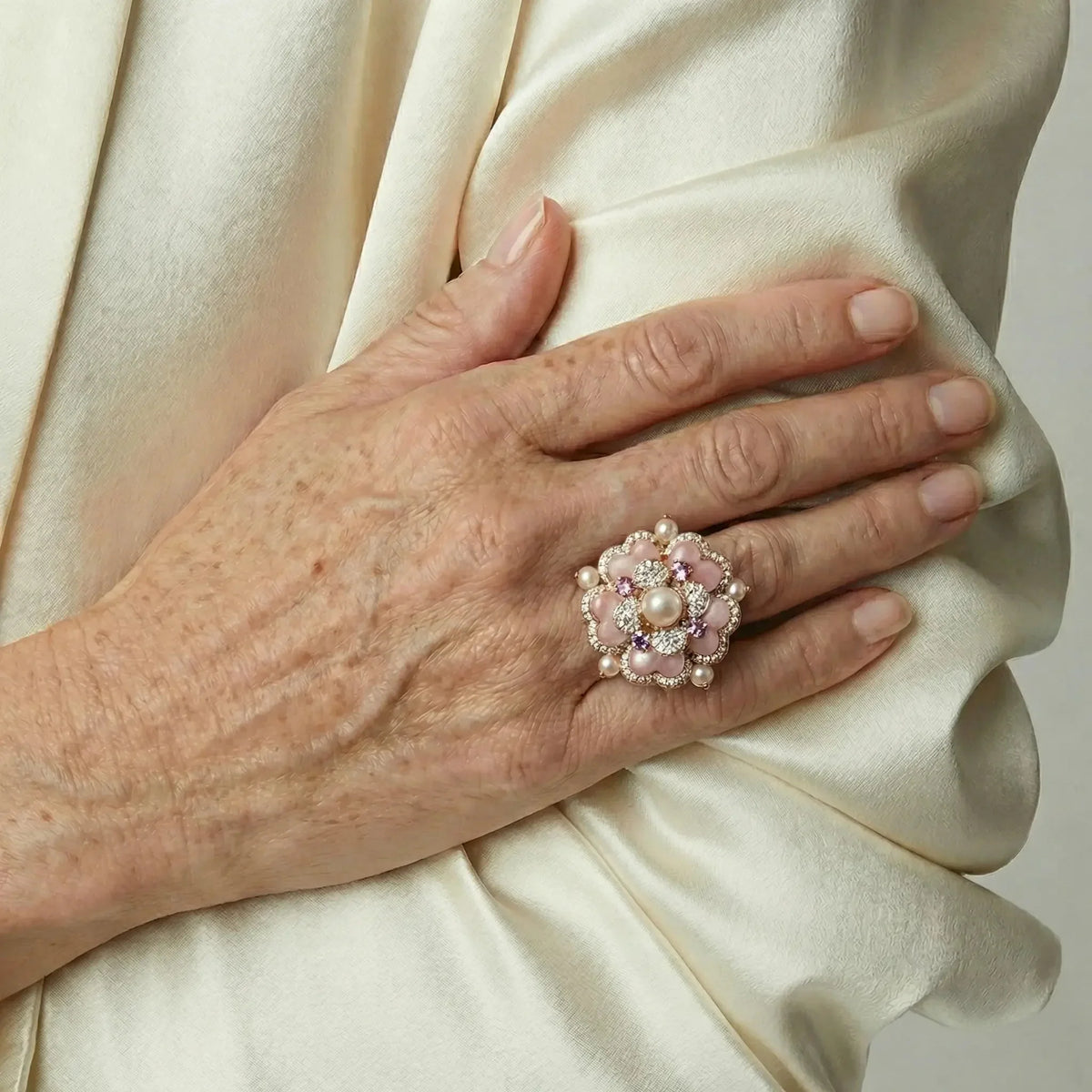 Anillo de perla con flor rosada – imagen 2