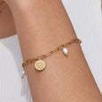 Pulsera radiante con sol dorado