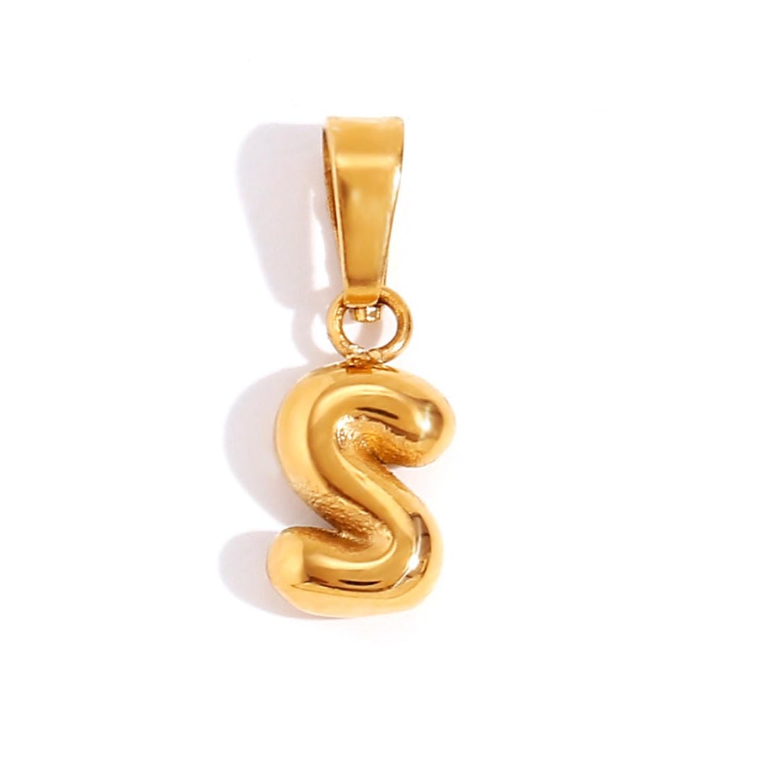 Collar de tendencia con colgante de letra en burbuja — Carmen, Lucía & Rocío