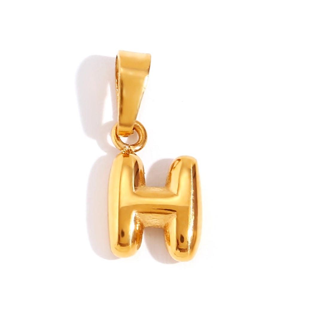 Collar de tendencia con colgante de letra en burbuja — Carmen, Lucía & Rocío