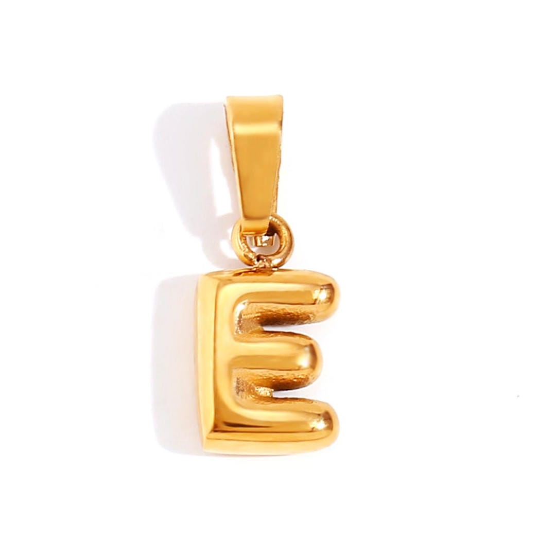 Collar de tendencia con colgante de letra en burbuja — Carmen, Lucía & Rocío