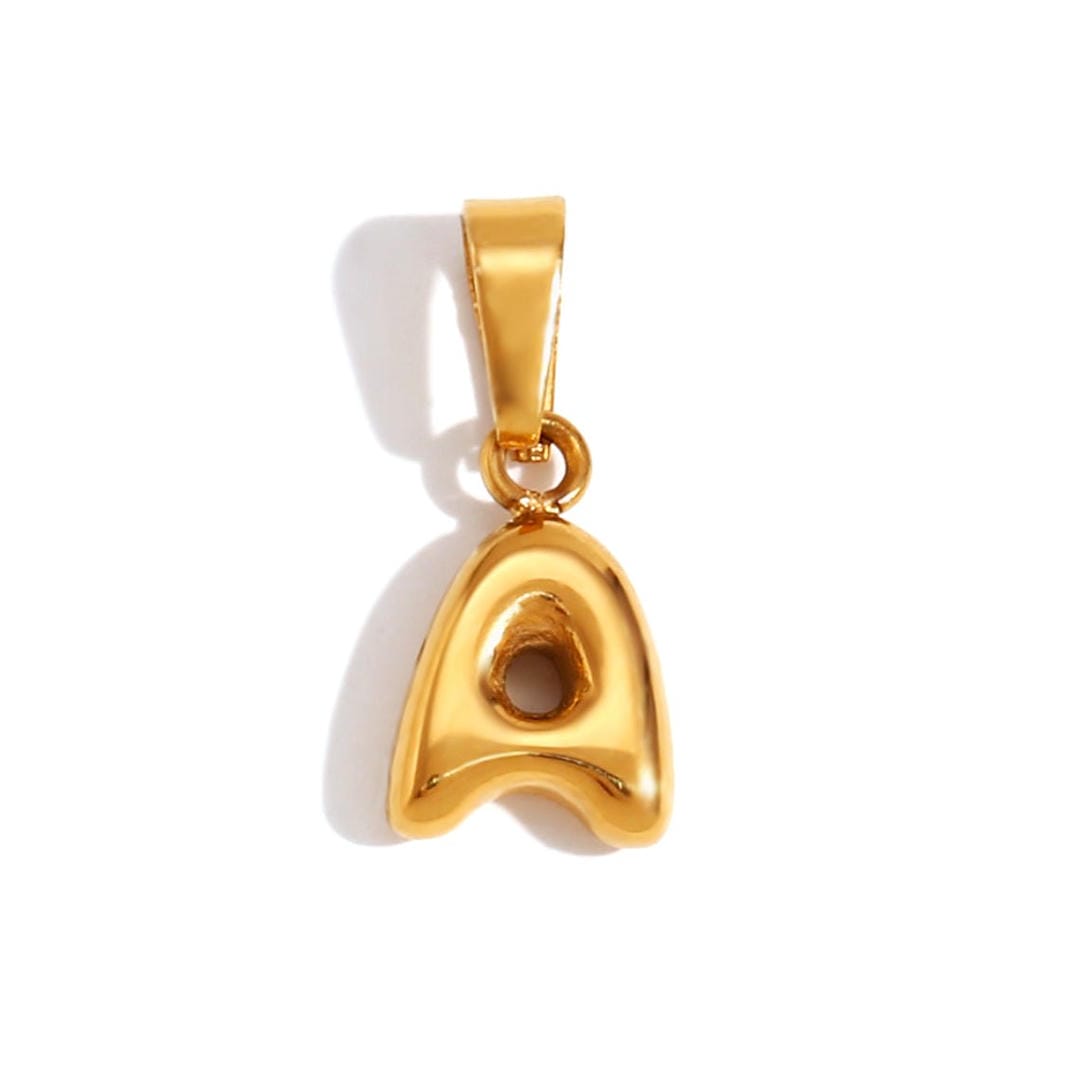 Collar de tendencia con colgante de letra en burbuja — Carmen, Lucía & Rocío