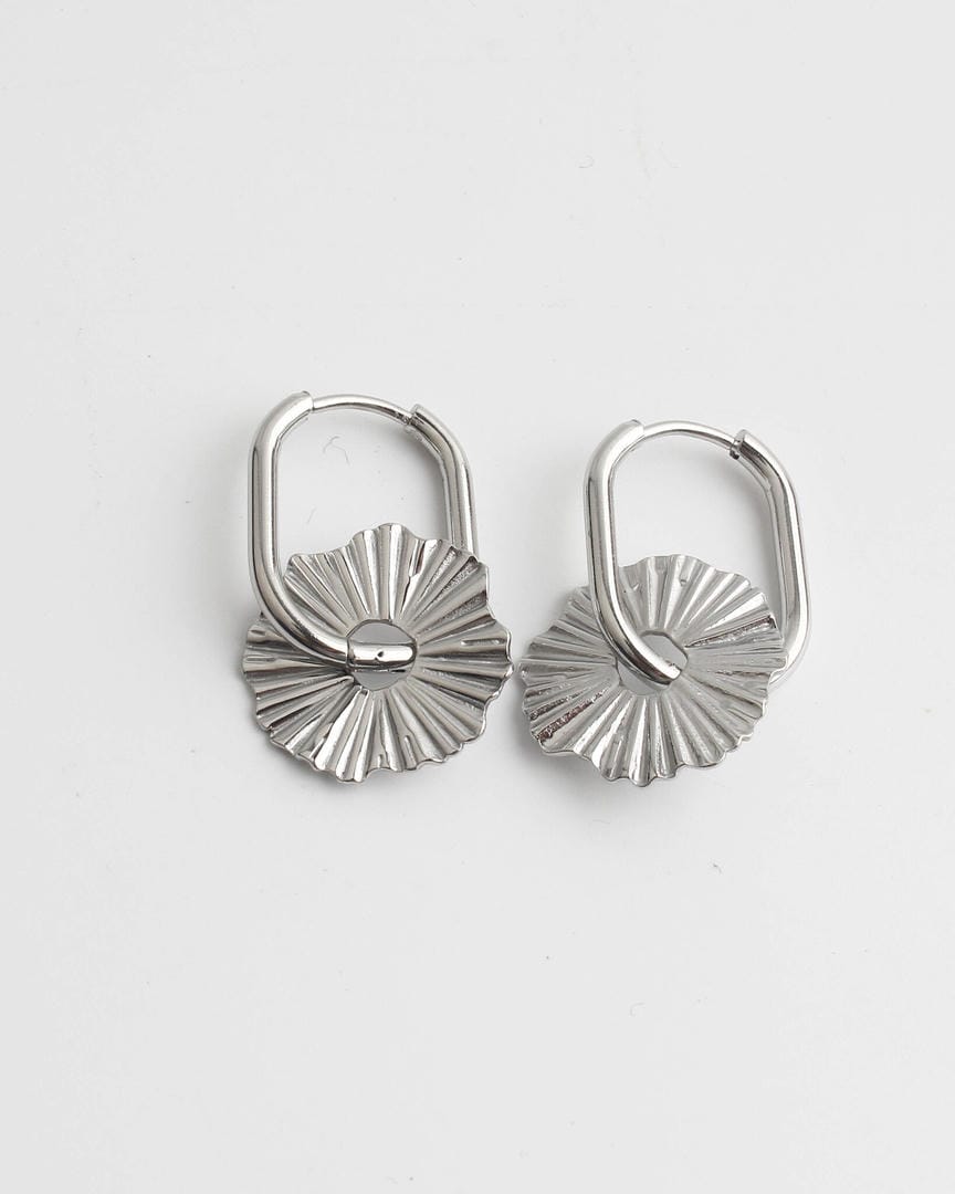 Pendientes aro festoneados en tono suave – imagen 5