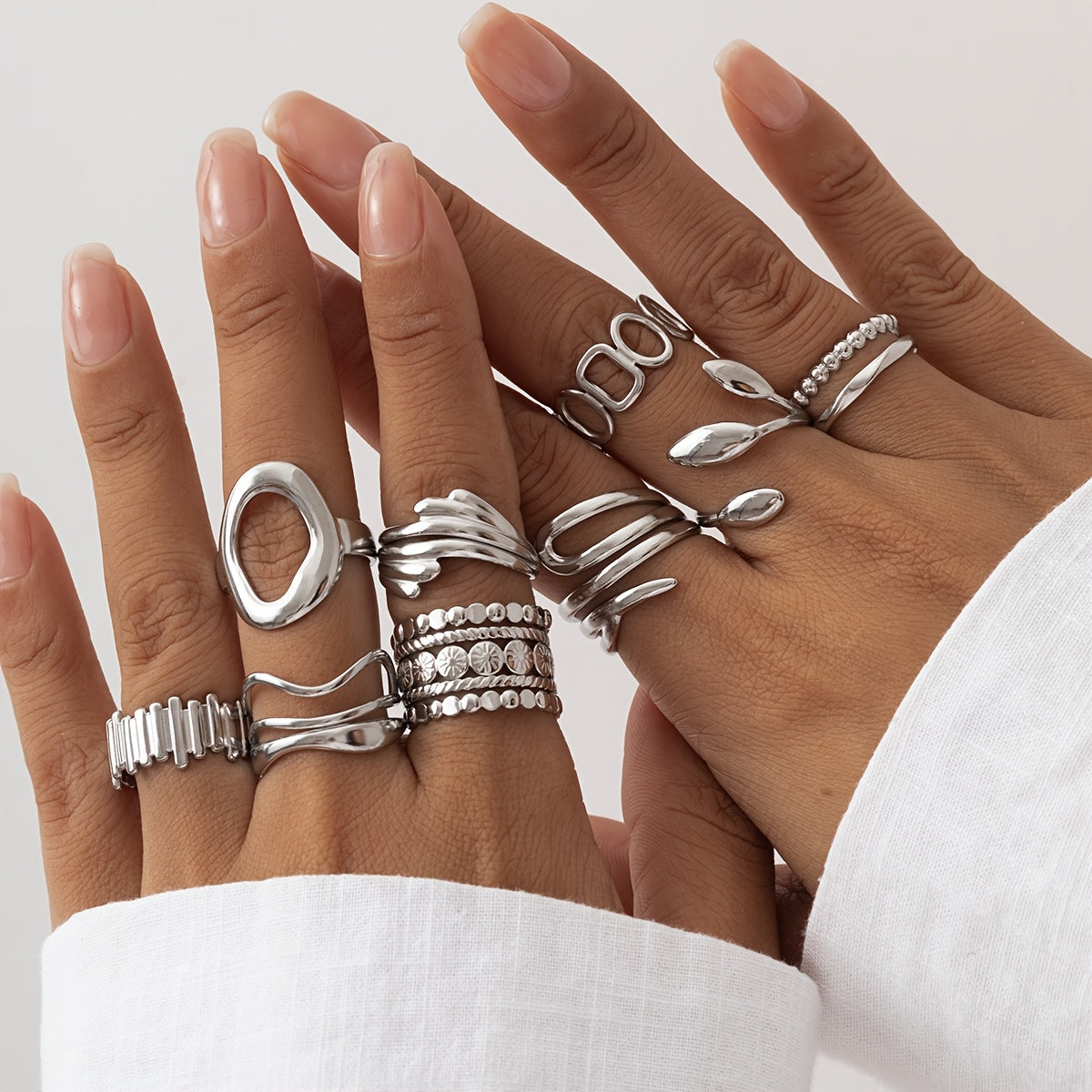 Conjunto de anillos vintage apilables en oro blanco — Carmen, Lucía & Rocío
