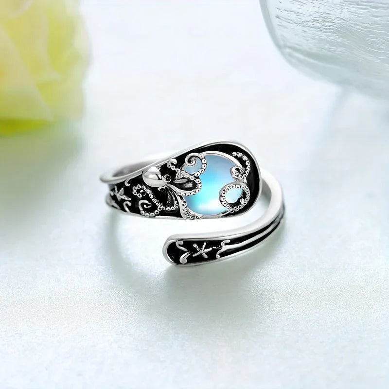 Anillo pulpo de plata con piedra luna azul – imagen 2