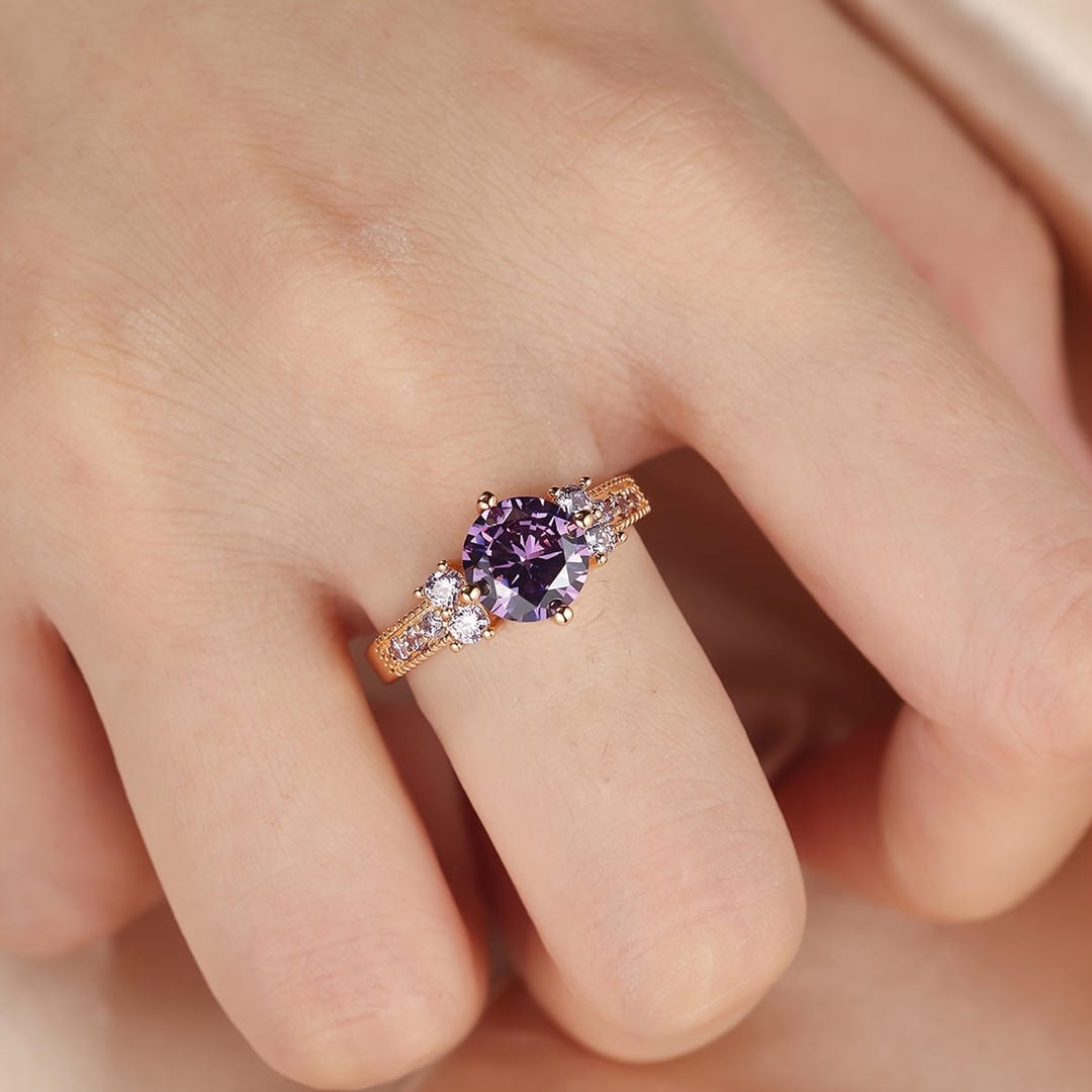 Anillo solitario redondo Royal con acento – imagen 6
