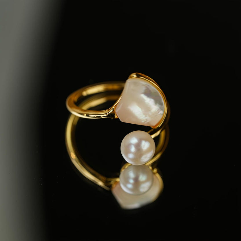 Anillo abierto de perlas dúo envolvente