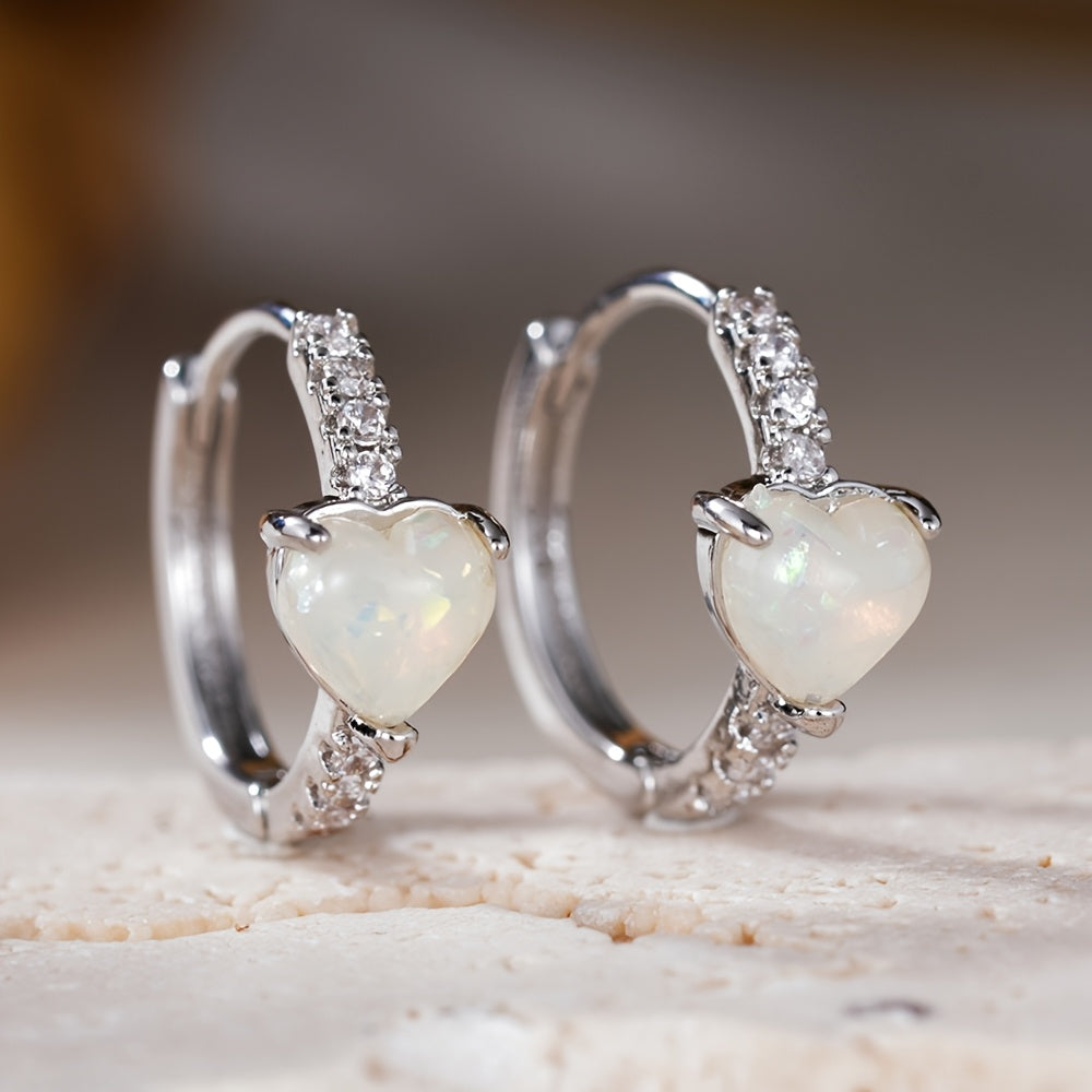 Pendientes delicados de ópalo en forma de corazón