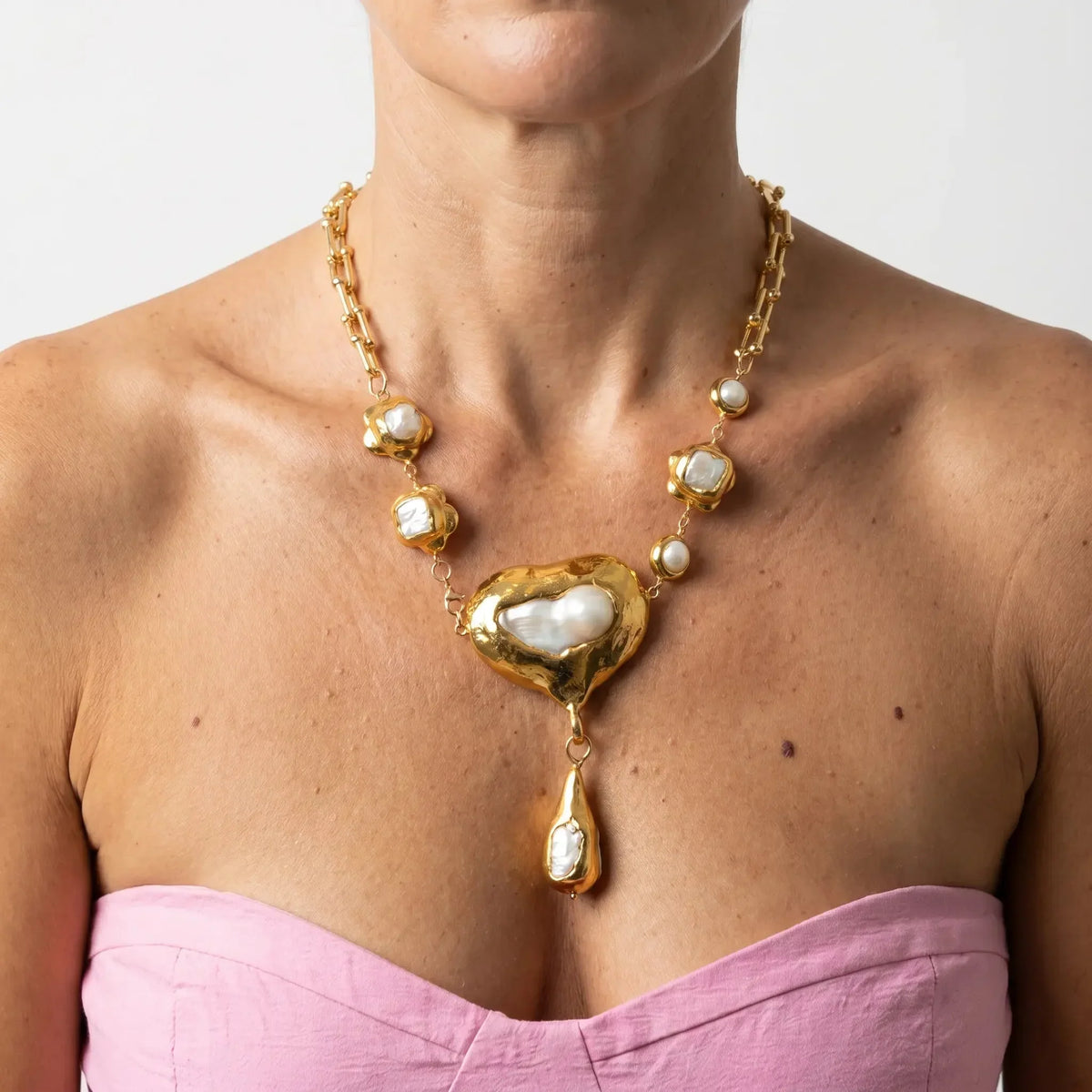 Collar colgante de perlas Símbolos Celestiales — Carmen, Lucía & Rocío