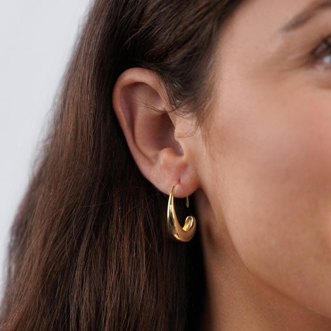 Pendientes aro minimalistas dorados con gota – imagen 3