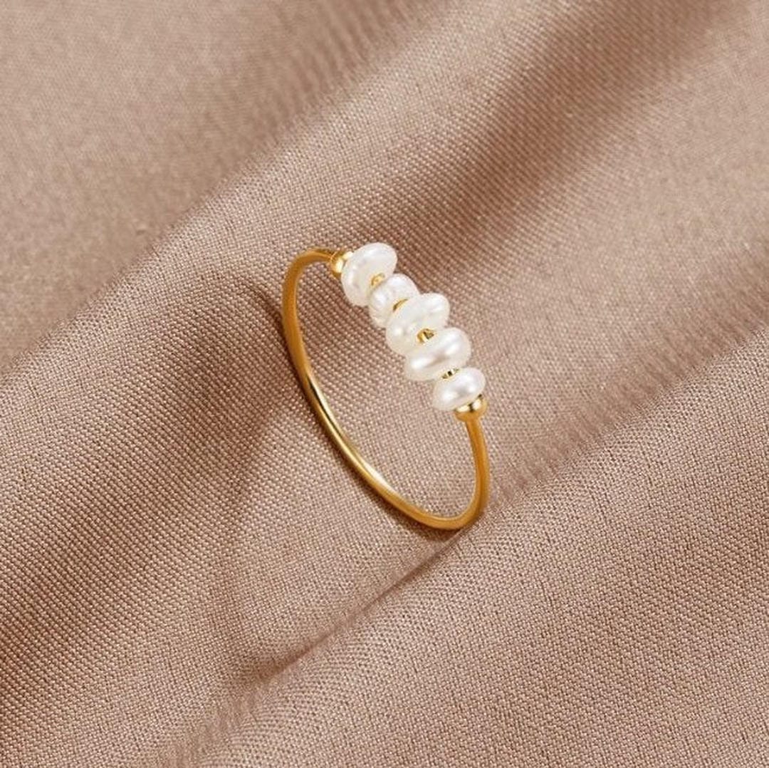 Anillo etéreo de perla de agua dulce