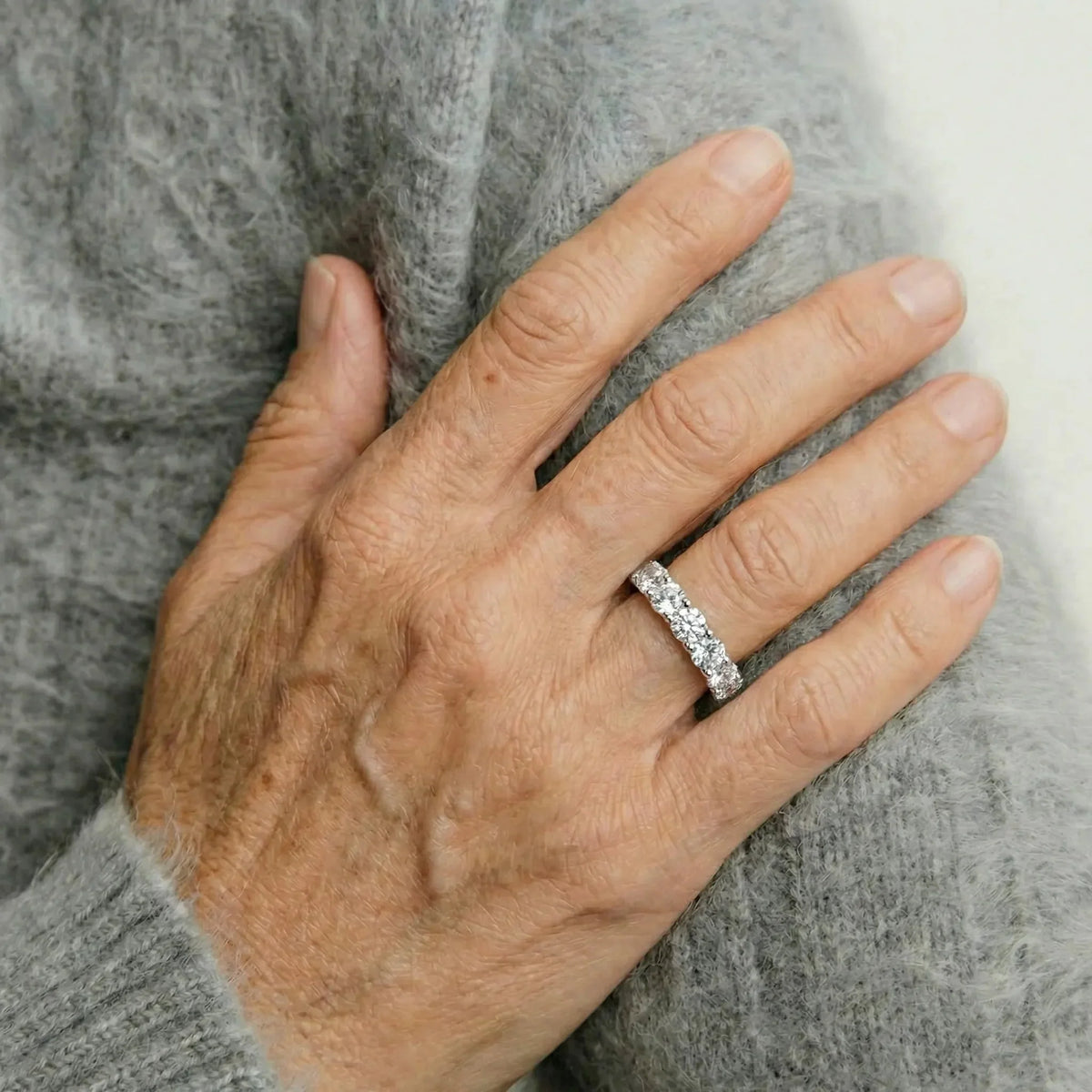 Anillo de eternidad de moissanita Coralia – imagen 2