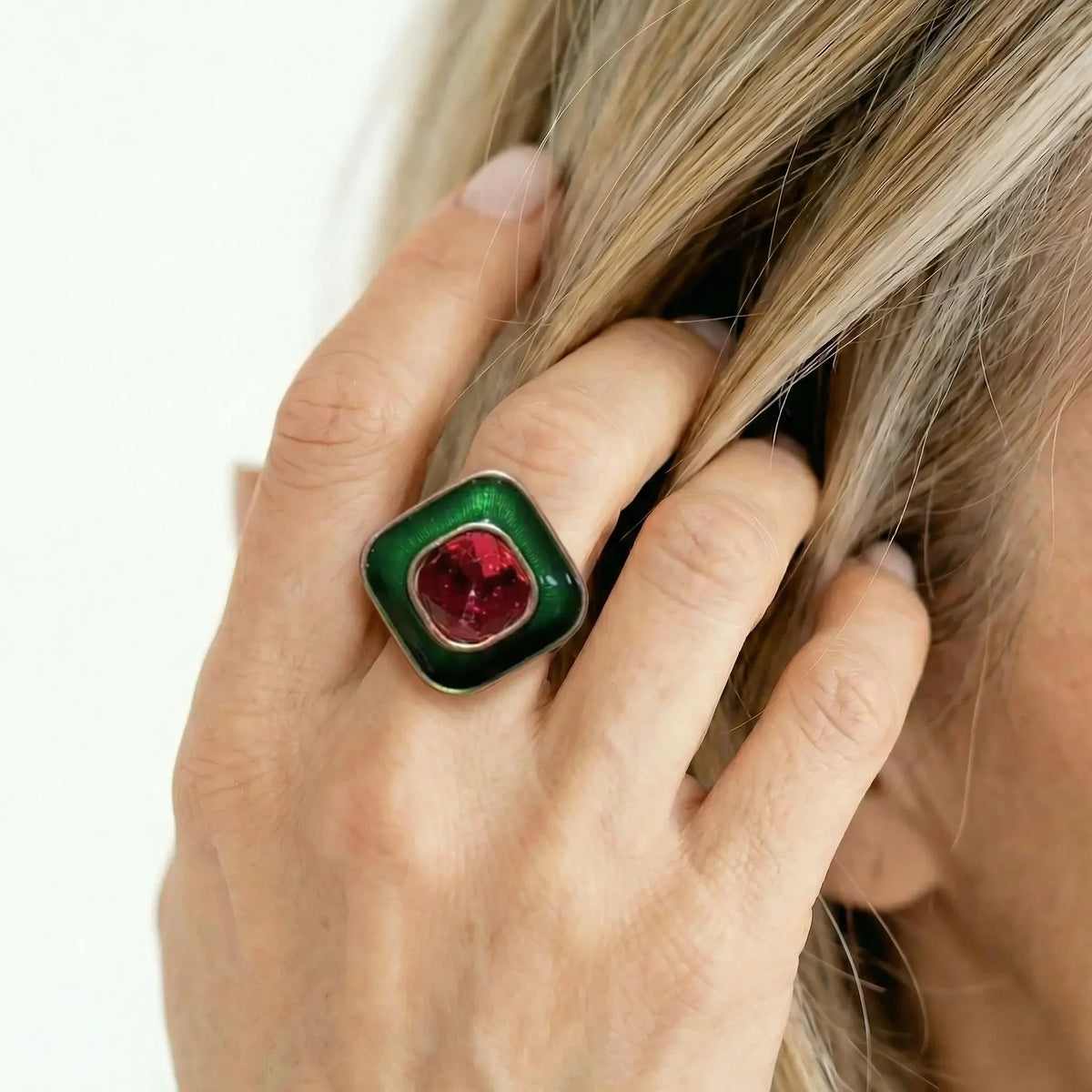 Anillo elegante Crimson Noel – imagen 2