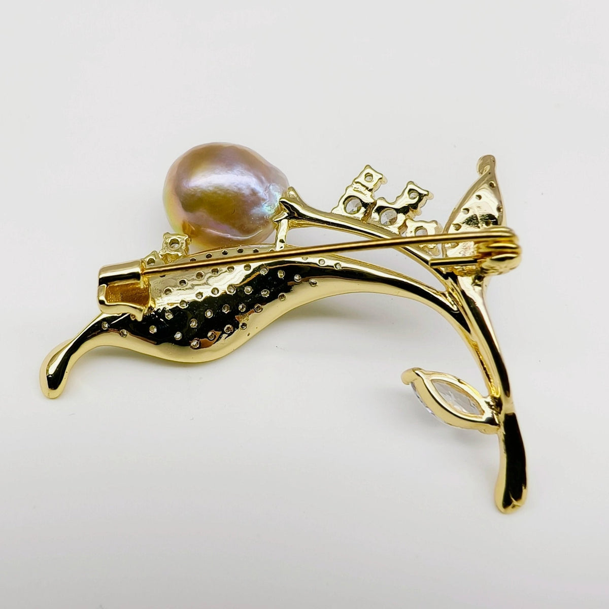Broche de hoja de cristal con perla – imagen 2