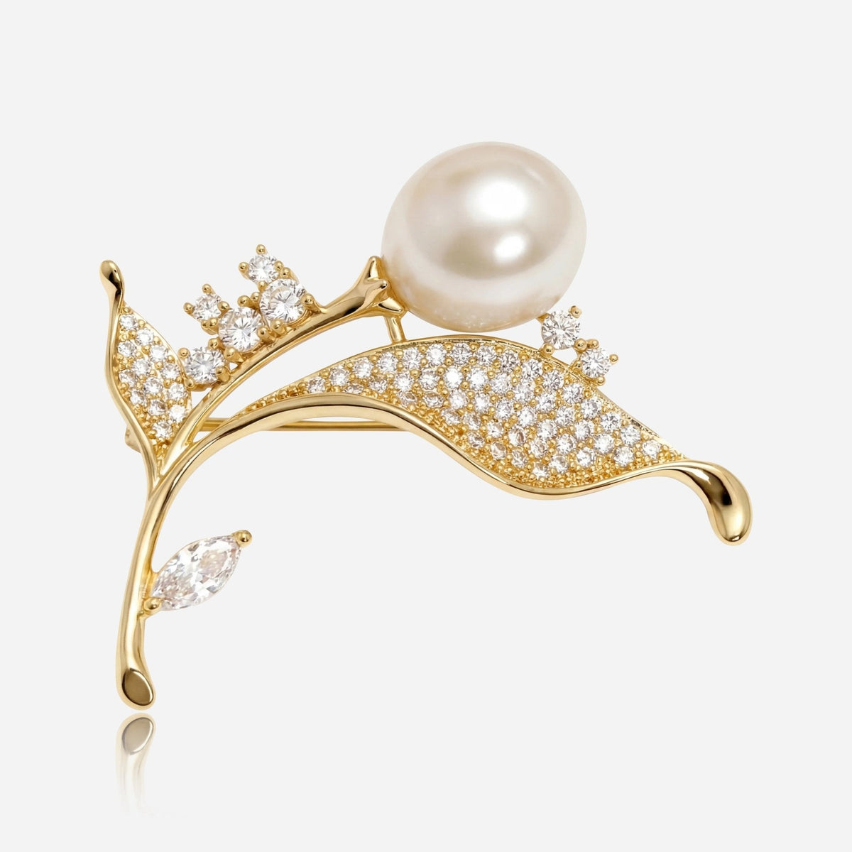 Broche de hoja de cristal con perla