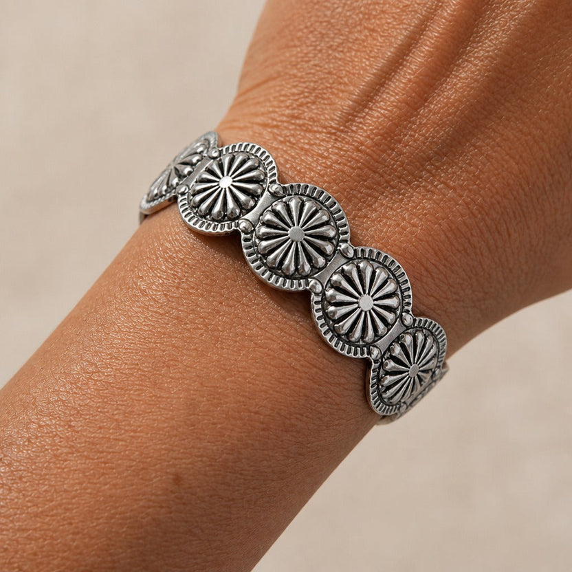 Brazalete escultural floral victoriano