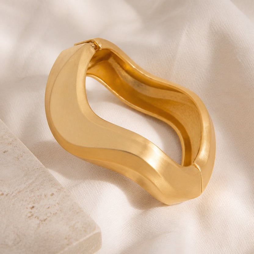 Brazalete dorado curvo Sovereign