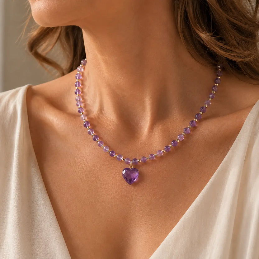 Collar majestuoso con colgante de corazón de amatista