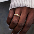 Anillo bicolor con nudo de amor – imagen 3