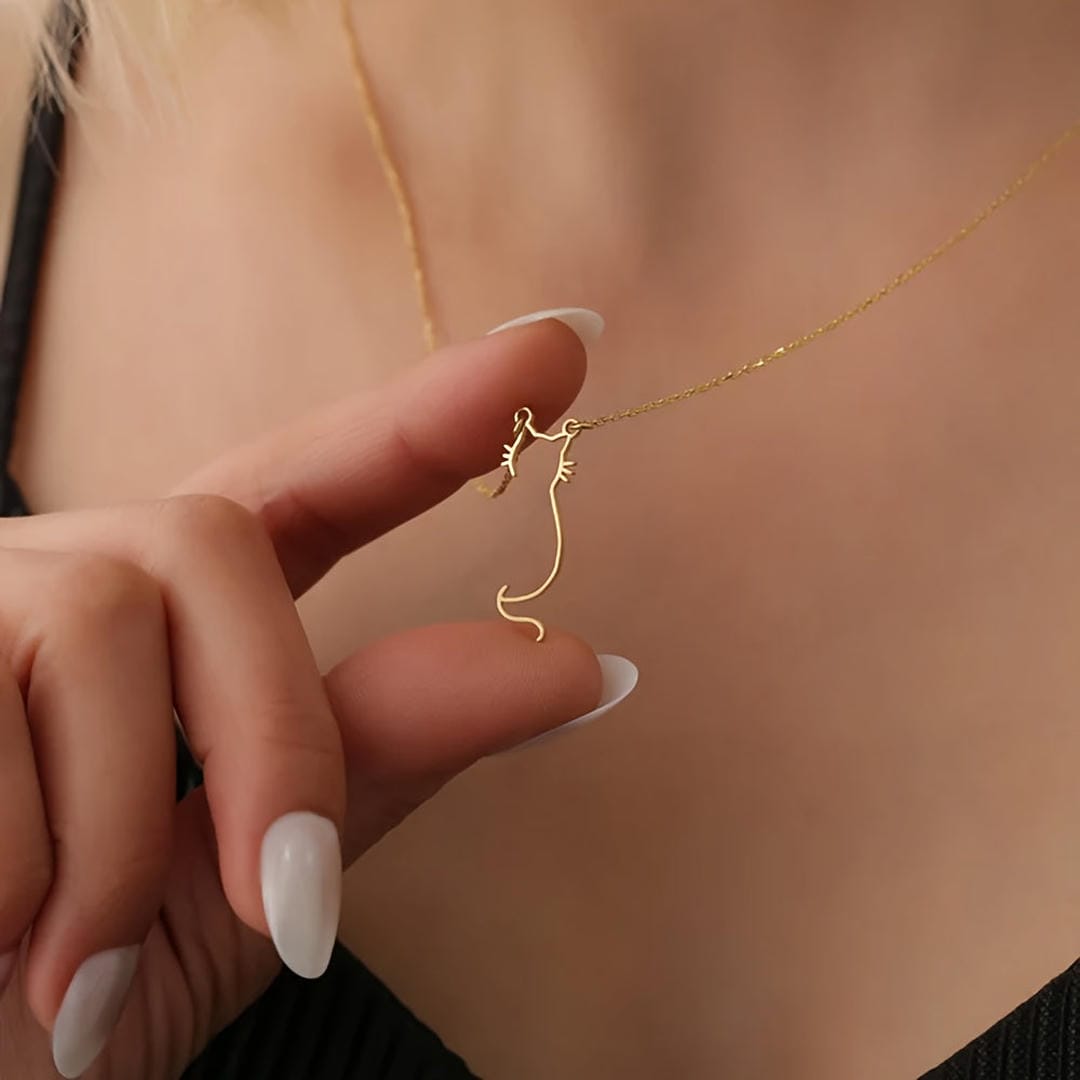 Collar con colgante de silueta de gato dorado – imagen 2
