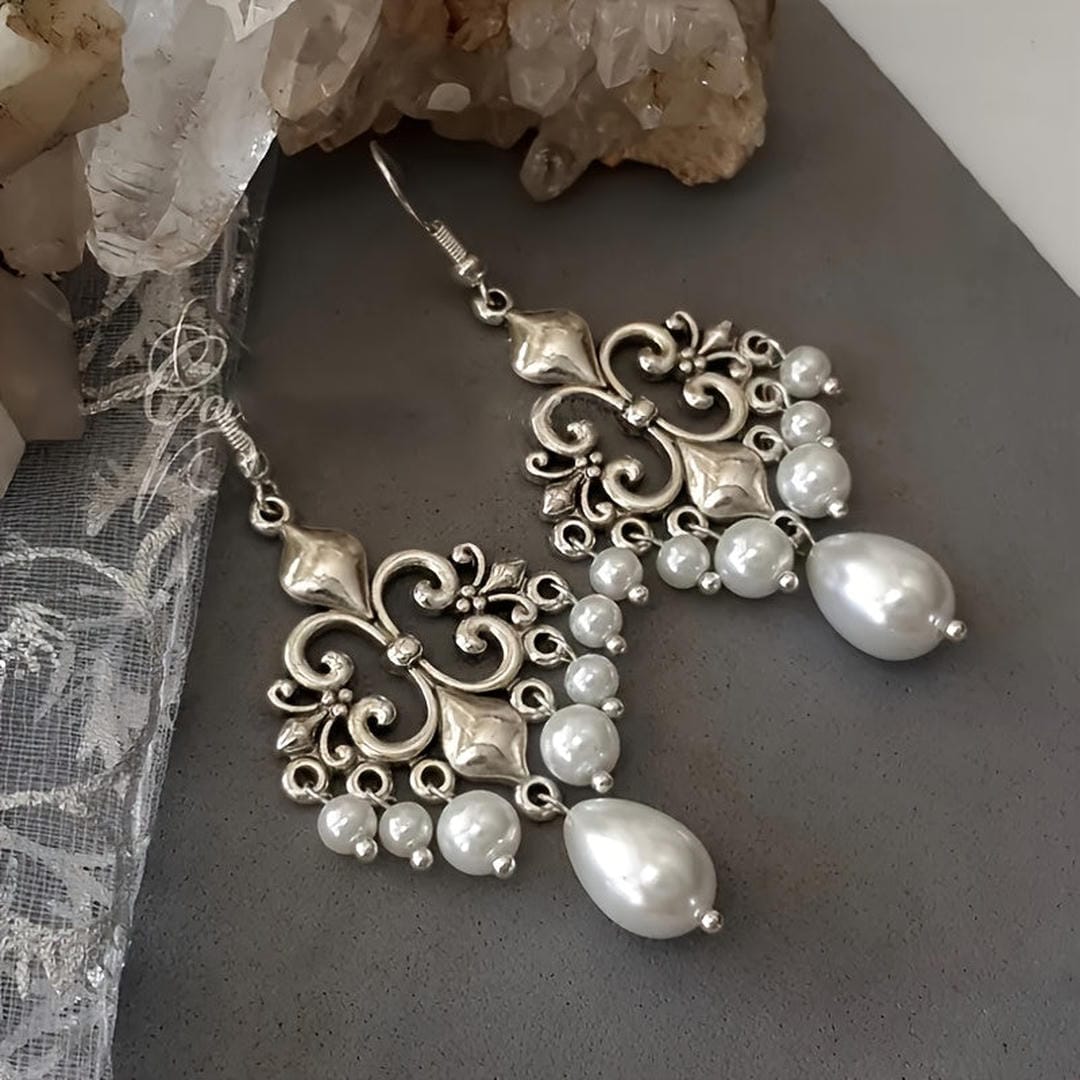 Pendientes colgantes de candelabro con perlas y filigrana – imagen 2