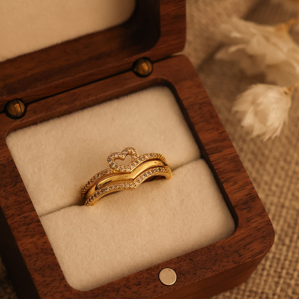 Anillos apilables Amor Brillante con hueso de la suerte — Carmen, Lucía & Rocío