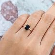Anillo minimalista radiante de circonita negra – imagen 2