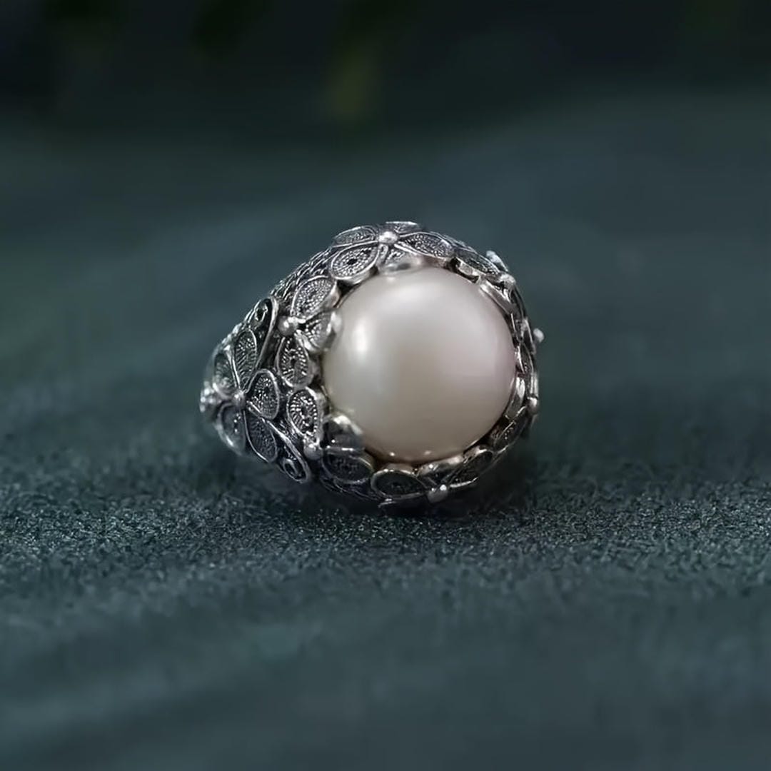 Anillo de piedra lunar con filigrana floral – imagen 2