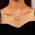 Collar con colgante de girasol en oro blanco – imagen 4