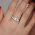 Anillo de oro de 18k con cinco ópalos – imagen 2