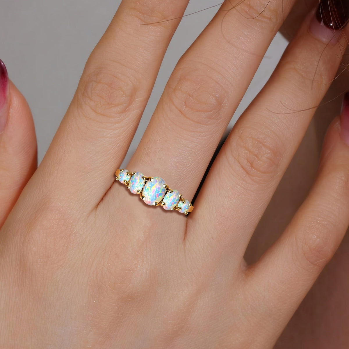 Anillo de oro de 18k con cinco ópalos – imagen 2
