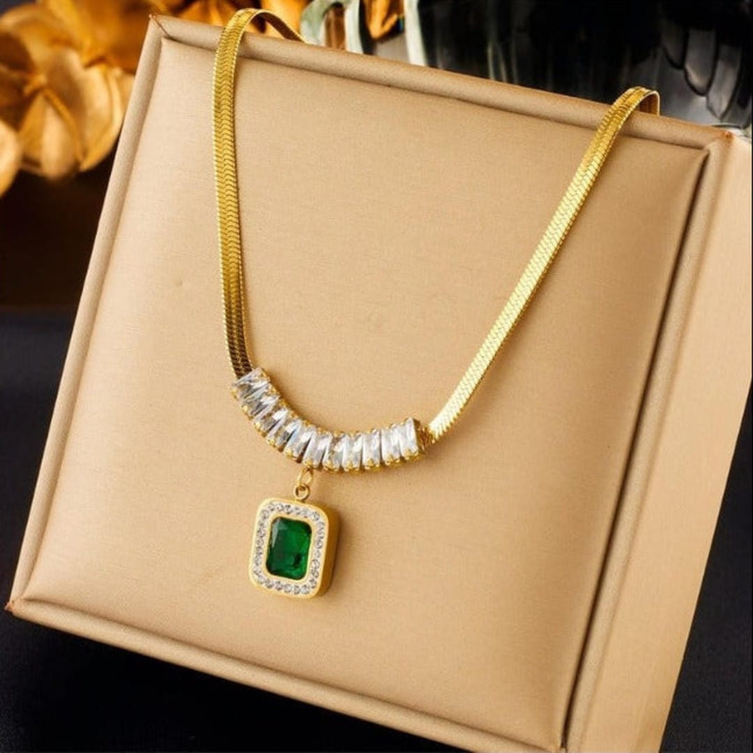 Set elegante con piedra de esmeralda – imagen 2
