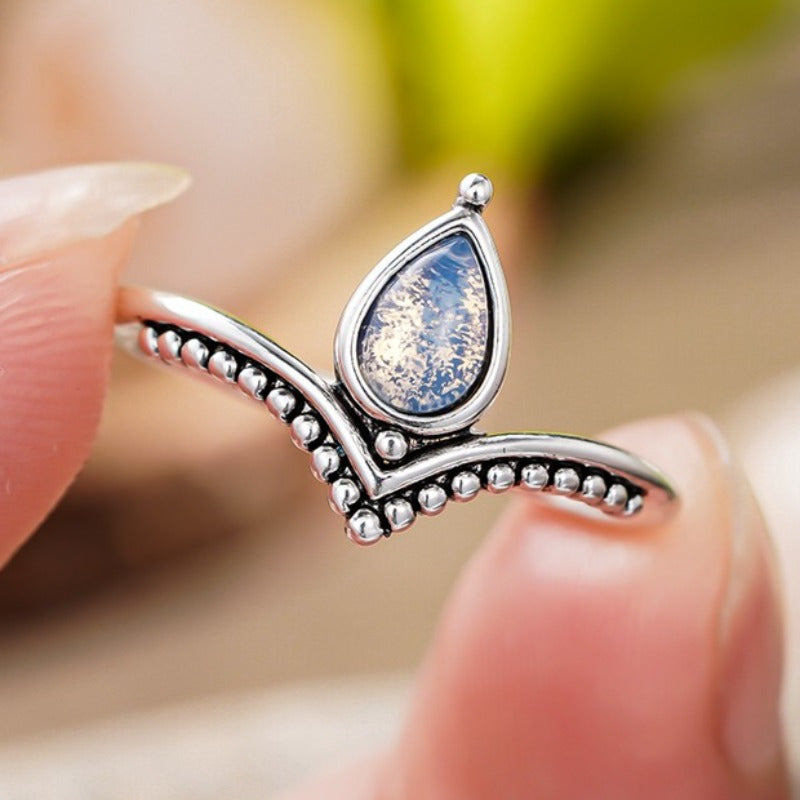 Anillo atemporal de piedra lunar aura – imagen 2